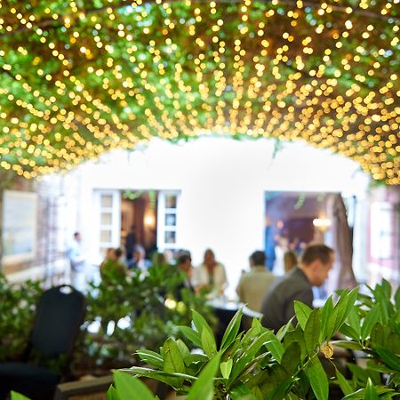 Hotel Le Chatelain Brussel Eksteriør bilde The courtyard at the 2012 event