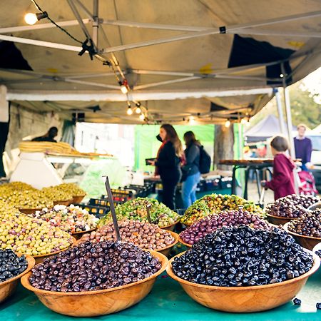 Hotel Le Chatelain Brussel Eksteriør bilde Olives at the 2011 festival