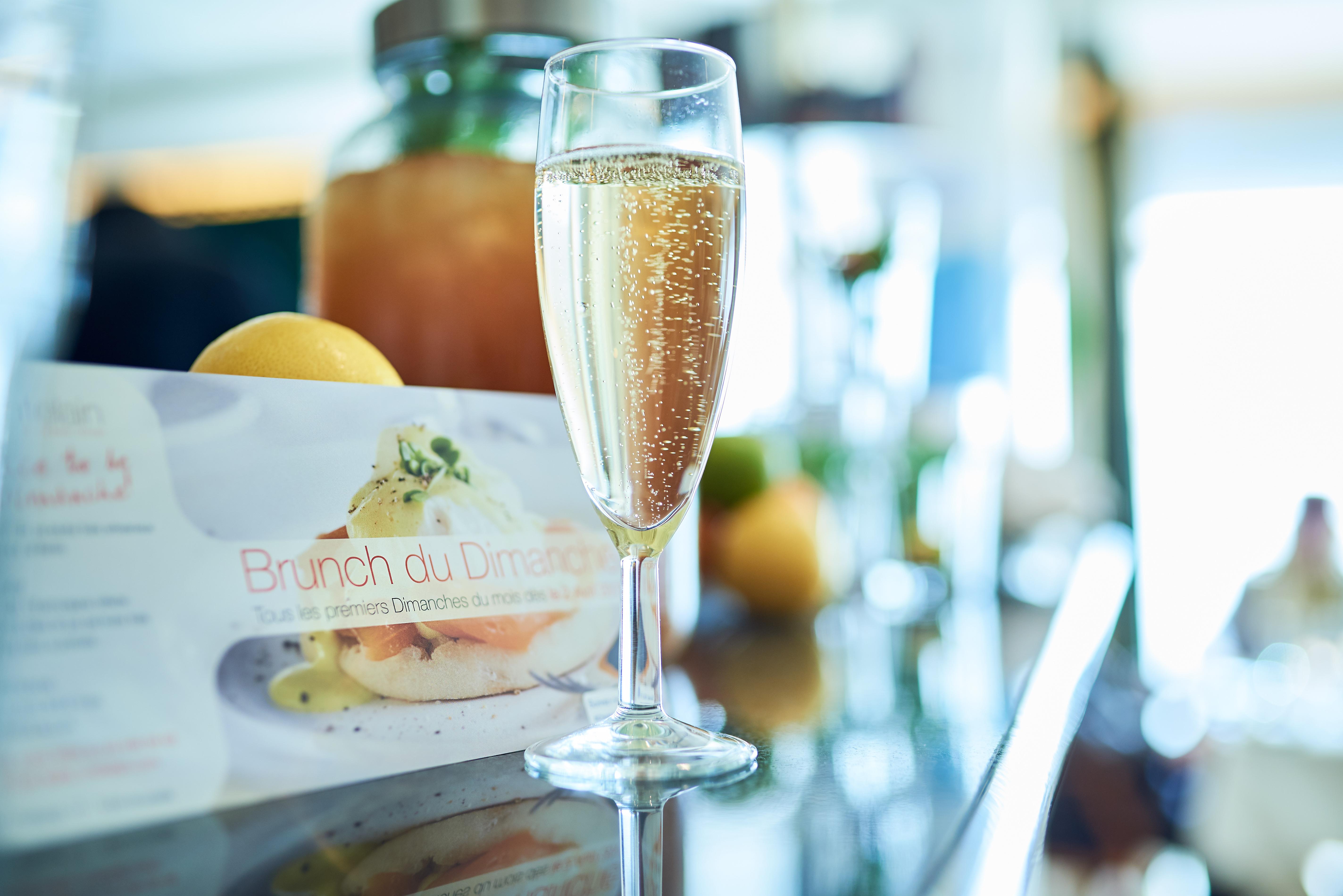 Hotel Le Chatelain Brussel Eksteriør bilde A glass of champagne