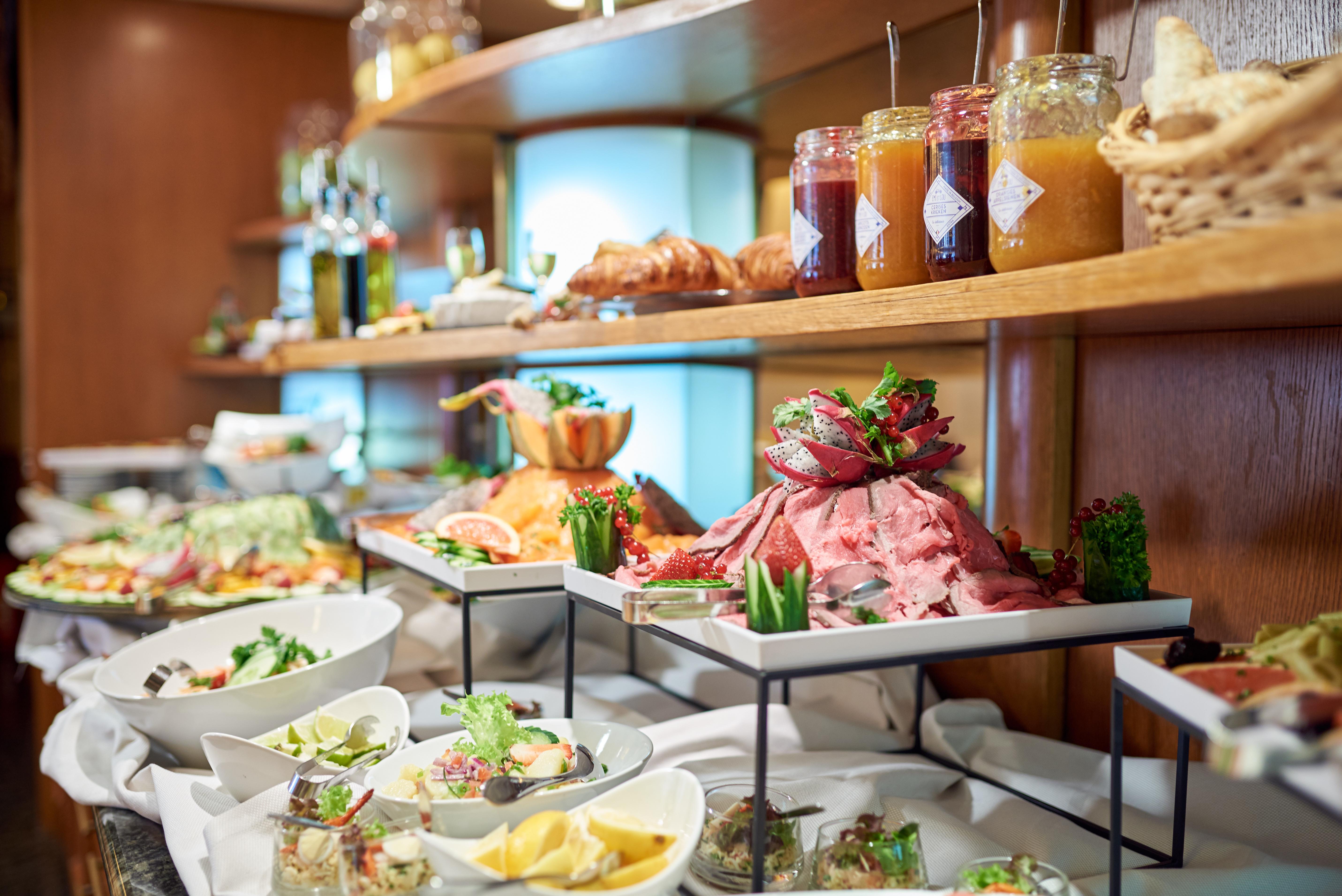 Hotel Le Chatelain Brussel Eksteriør bilde A buffet at a hotel