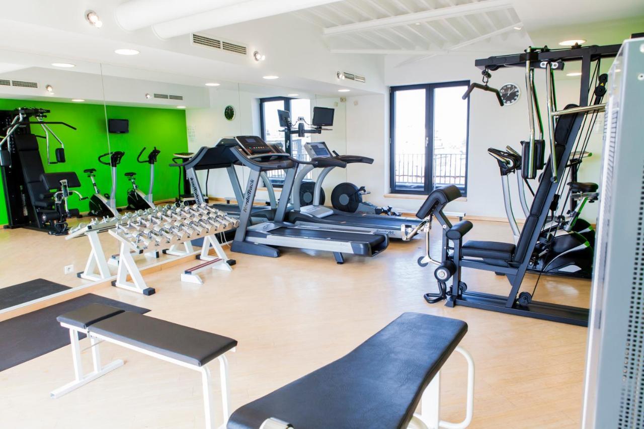 Hotel Le Chatelain Brussel Eksteriør bilde The gym at the University of Roehampton