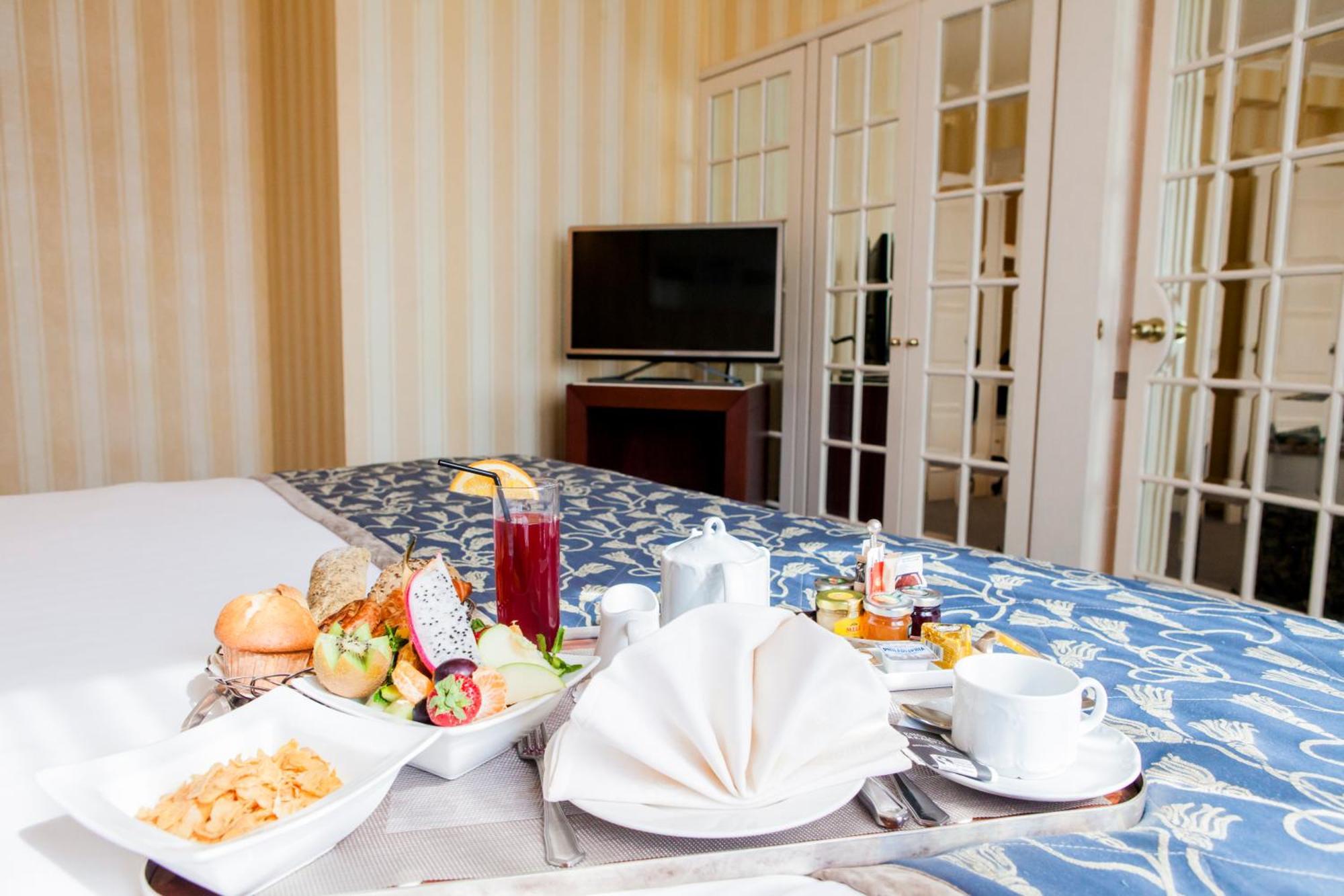 Hotel Le Chatelain Brussel Eksteriør bilde Room service