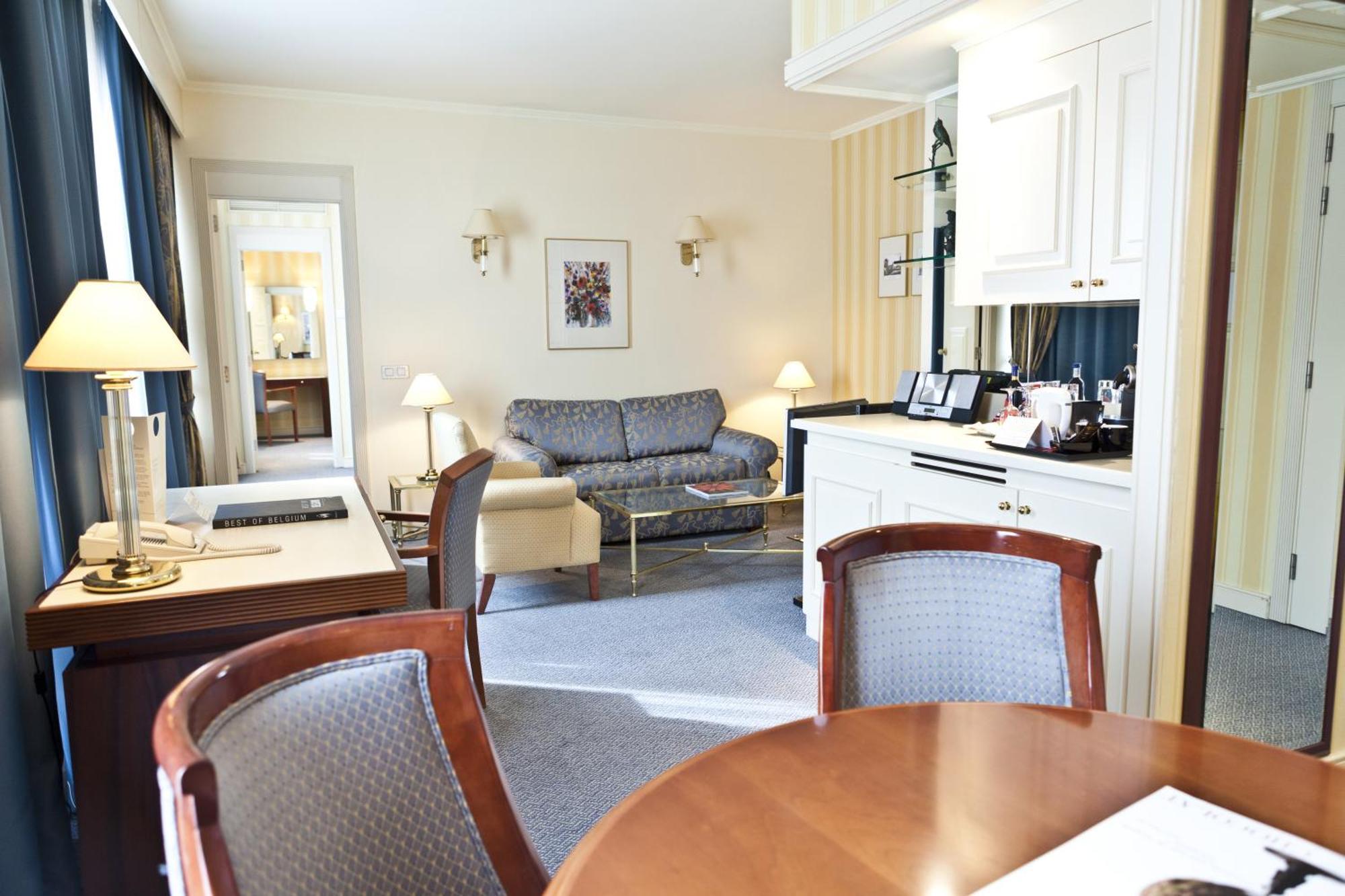 Hotel Le Chatelain Brussel Eksteriør bilde A suite at the hotel