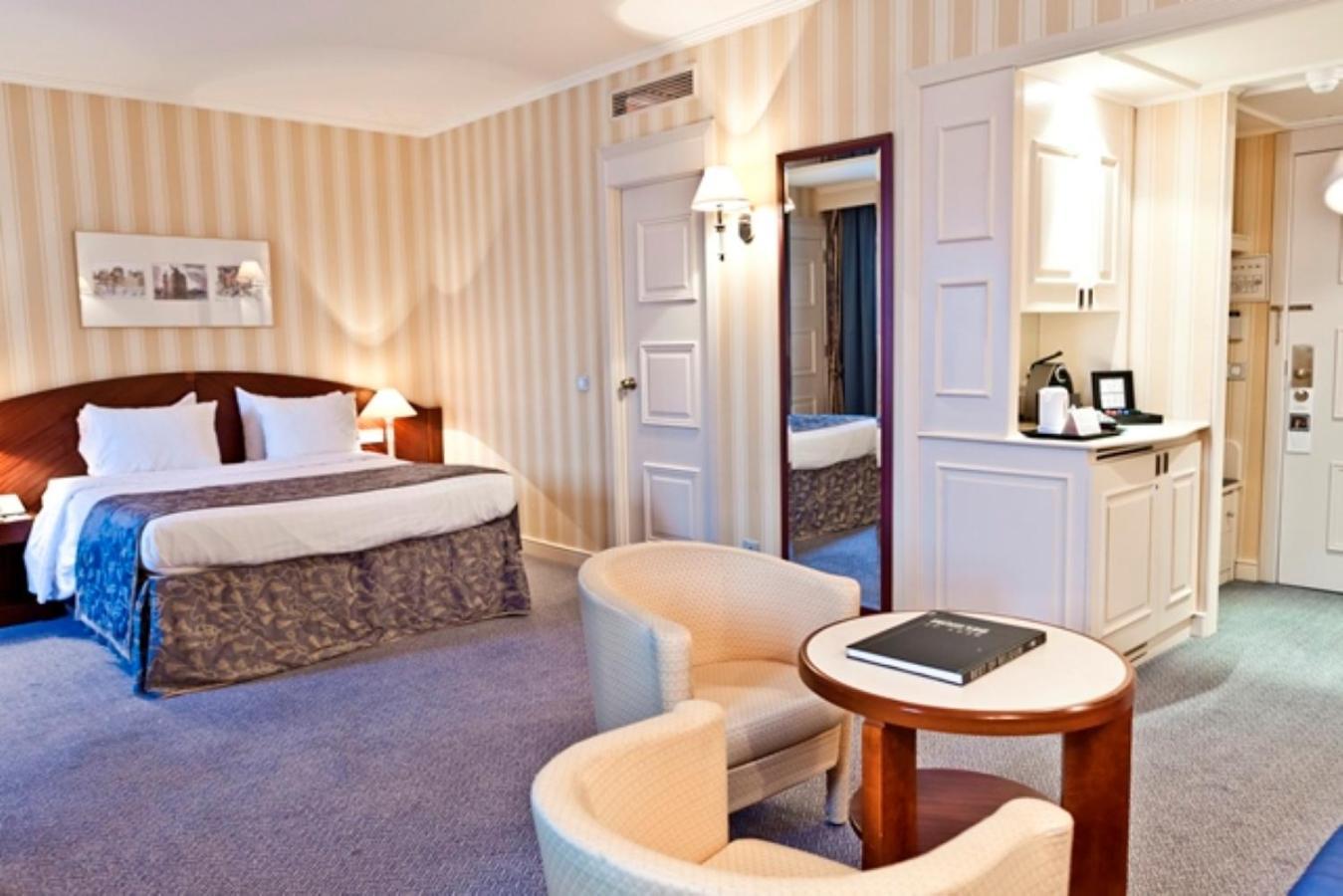 Hotel Le Chatelain Brussel Eksteriør bilde A room at the hotel